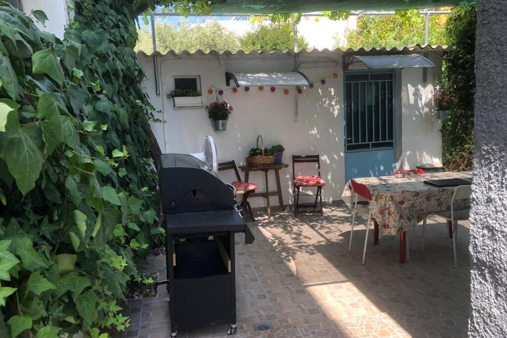MesolóngionΑνακαινισμενη Μονοκατοικια 125 Τμ Στο Κεντρο Με Κηπο别墅 外观 照片